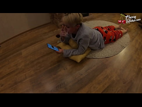 ❤️ Crazy blonde suger stor pikk suger og spretter på den - analsex ️ Hard porno hos oss